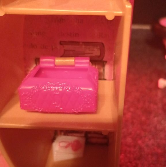 Ever After High Lizzie Hearts Spring Unsprung Book Playset & Doll - Picture 4 of 11